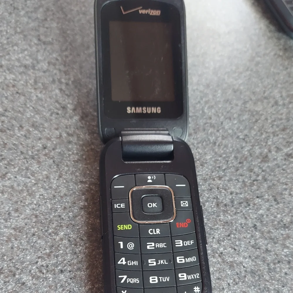 Vintage Verizon Samsung Flip Top Phone Very Good Condition!